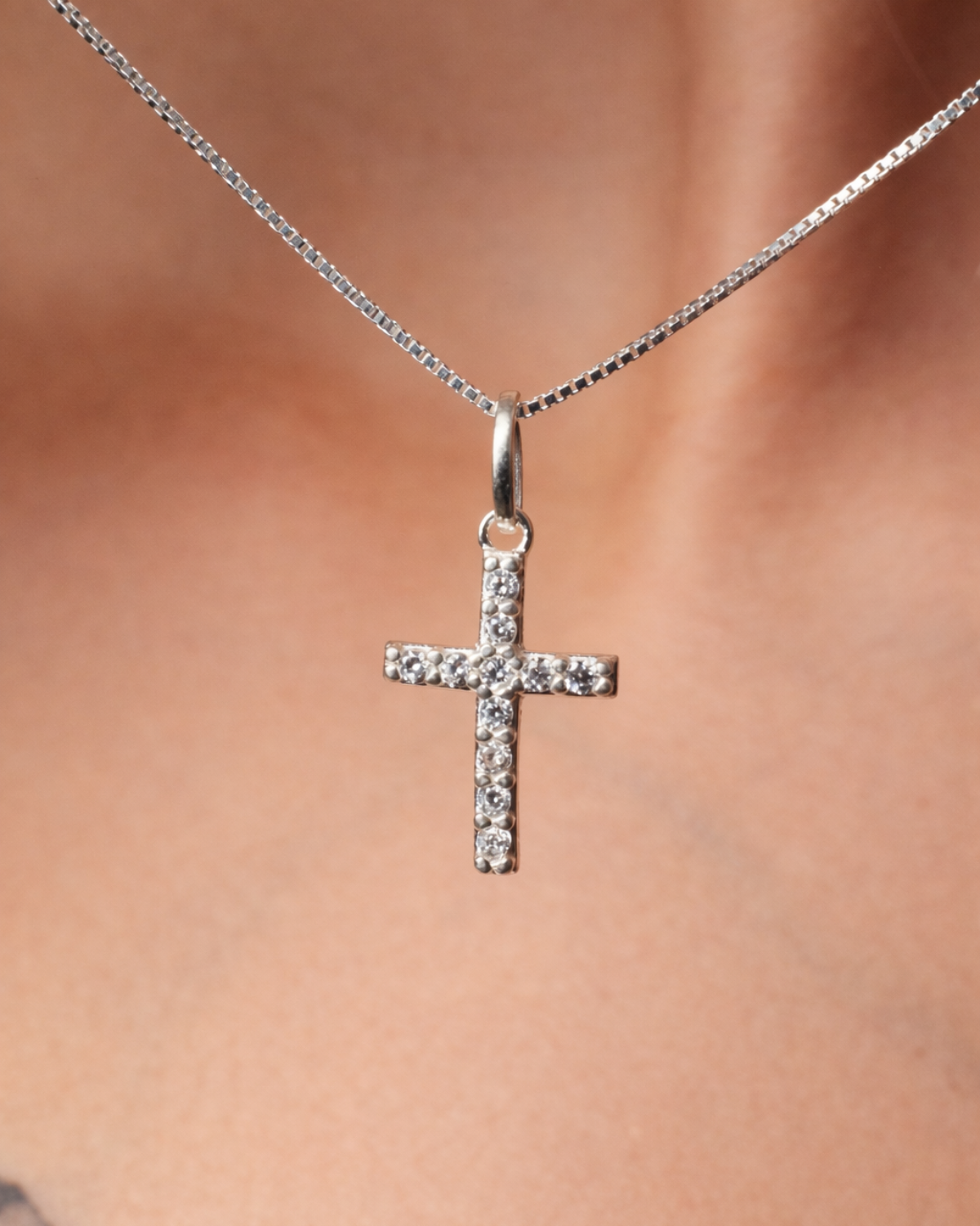 Colar Cruz Cravejada em Prata 925