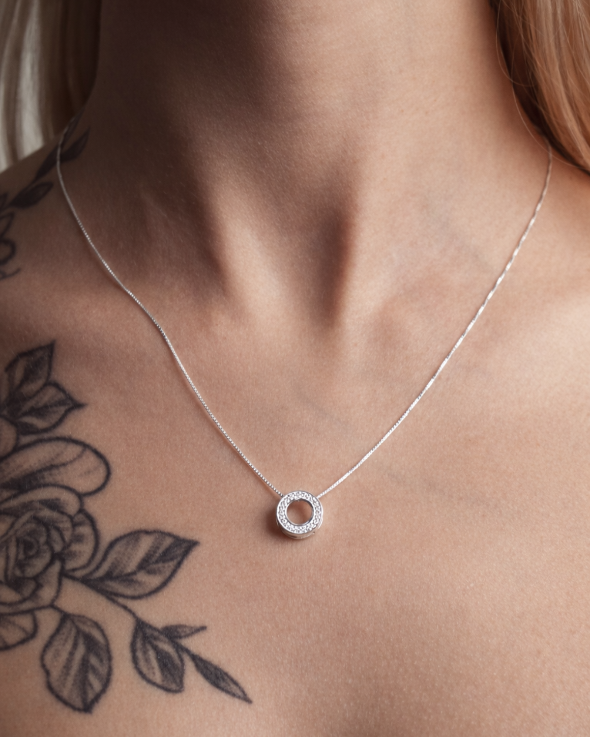 Colar Círculo Vazado Cravejado Prata 925