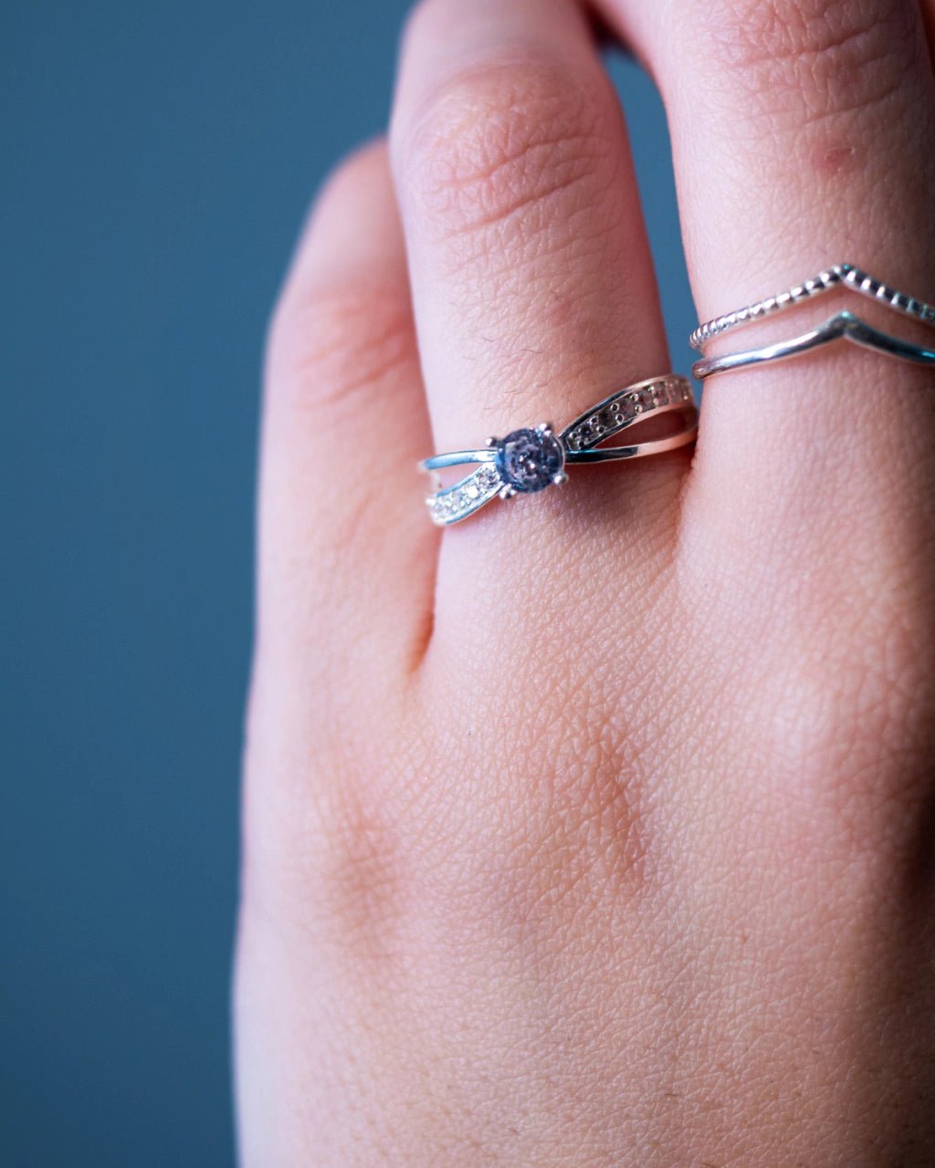 Anel Solitário Entrelaçado de Prata 925 - Karina Pratas