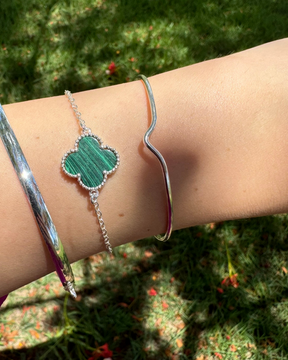 Pulseira Bracelete Fio V Ajustável em Prata