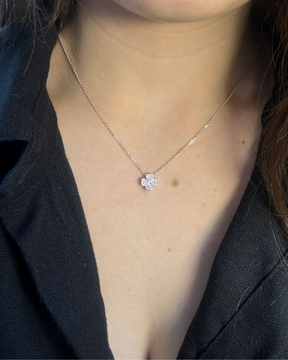 Colar De Prata Trevo Cravejado Sorte e Elegância em Prata