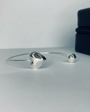 Bracelete De Prata Coração Elegância e Sentimento