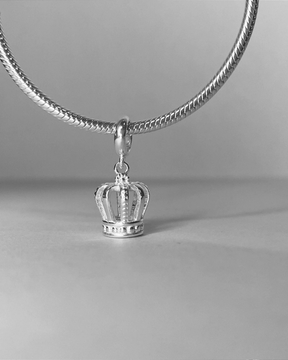 Berloque De Prata Coroa Nobreza e Elegância Em Prata 925