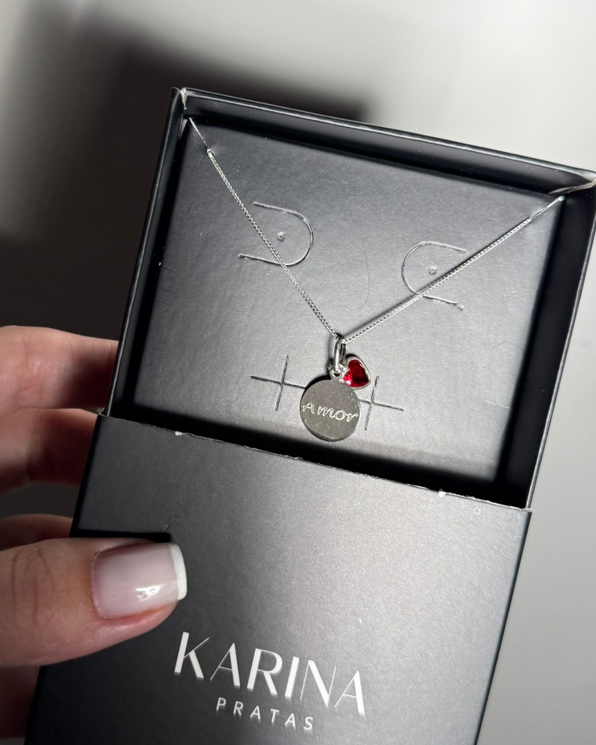 Colar Medalha Amor Ponto de Luz Vermelho em Prata 925