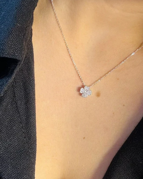Colar De Prata Trevo Cravejado Sorte e Elegância em Prata