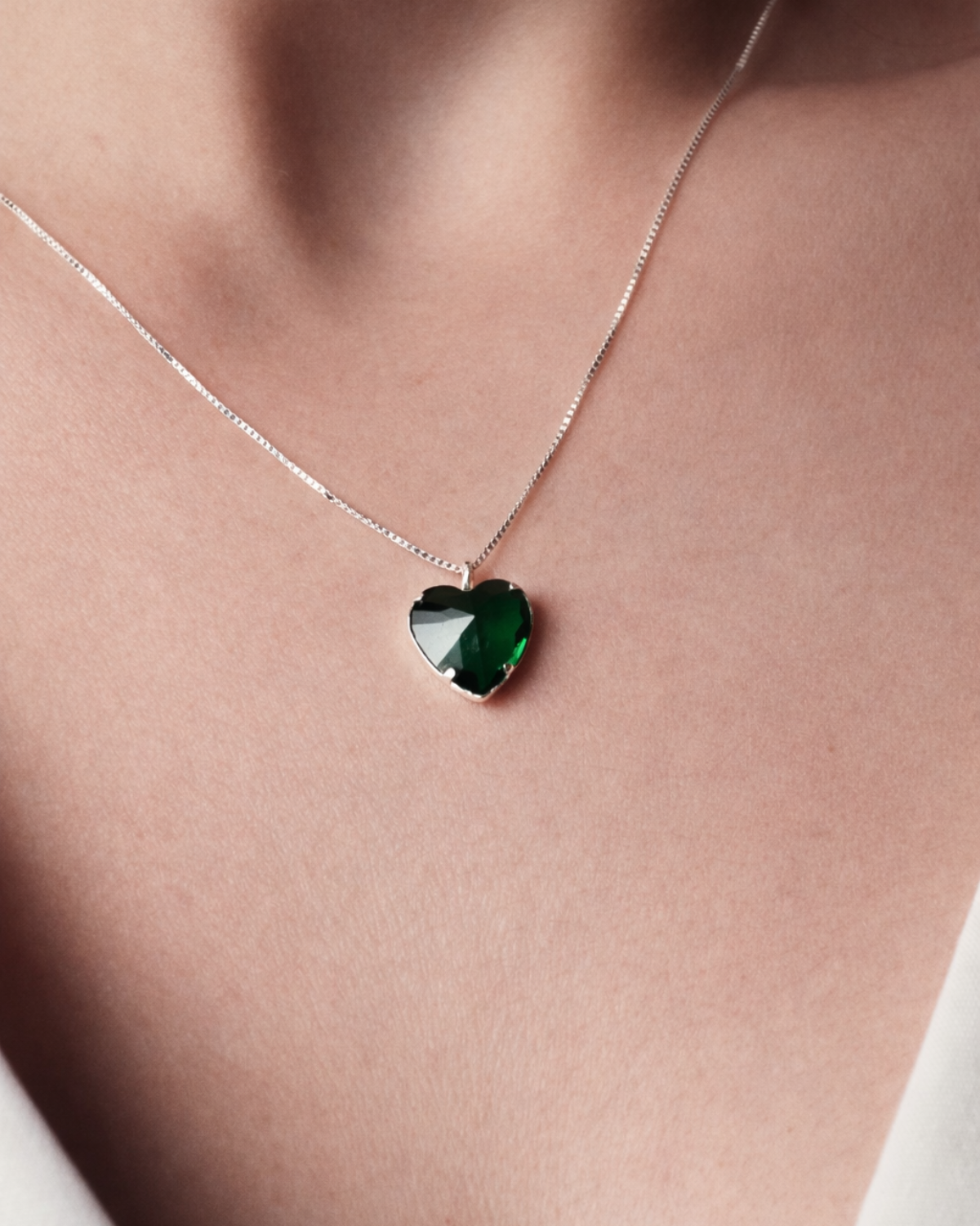 Colar Coração Verde Esmeralda em Prata 925