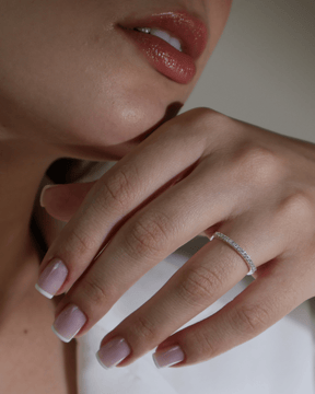 Anel Meia Aliança Cravejada Prata 925 - Karina Pratas