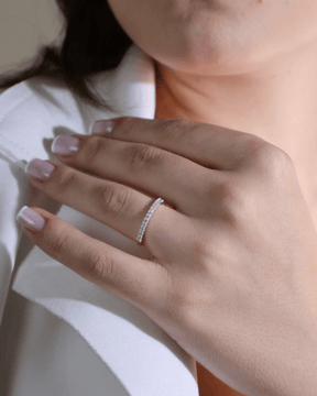 Anel Meia Aliança Cravejada Prata 925 - Karina Pratas