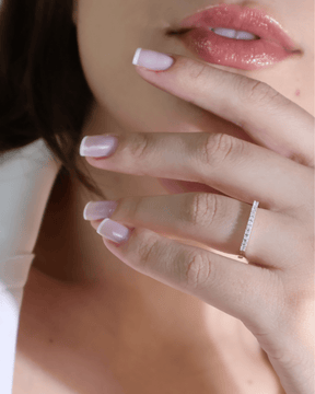 Anel Meia Aliança Cravejada Prata 925 - Karina Pratas