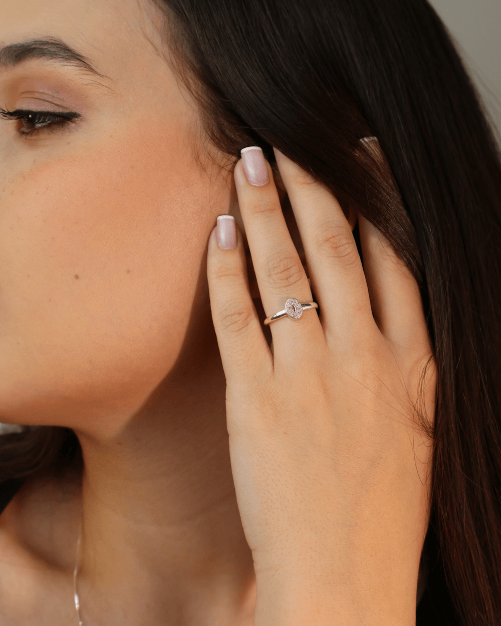 Anel Oval Cravejado com Zircônias Prata 925 - Karina Pratas