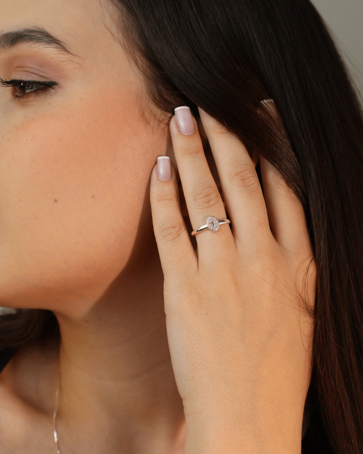 Anel Oval Cravejado com Zircônias Prata 925 - Karina Pratas