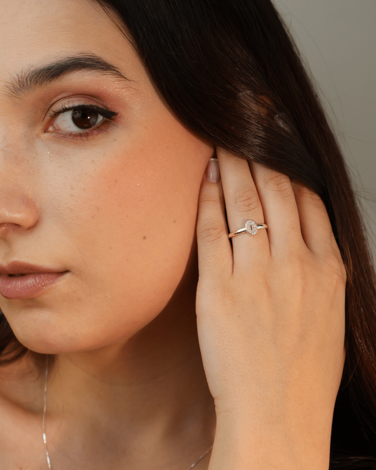 Anel Oval Cravejado com Zircônias Prata 925 - Karina Pratas