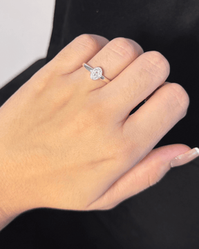 Anel Oval Cravejado com Zircônias Prata 925 - Karina Pratas