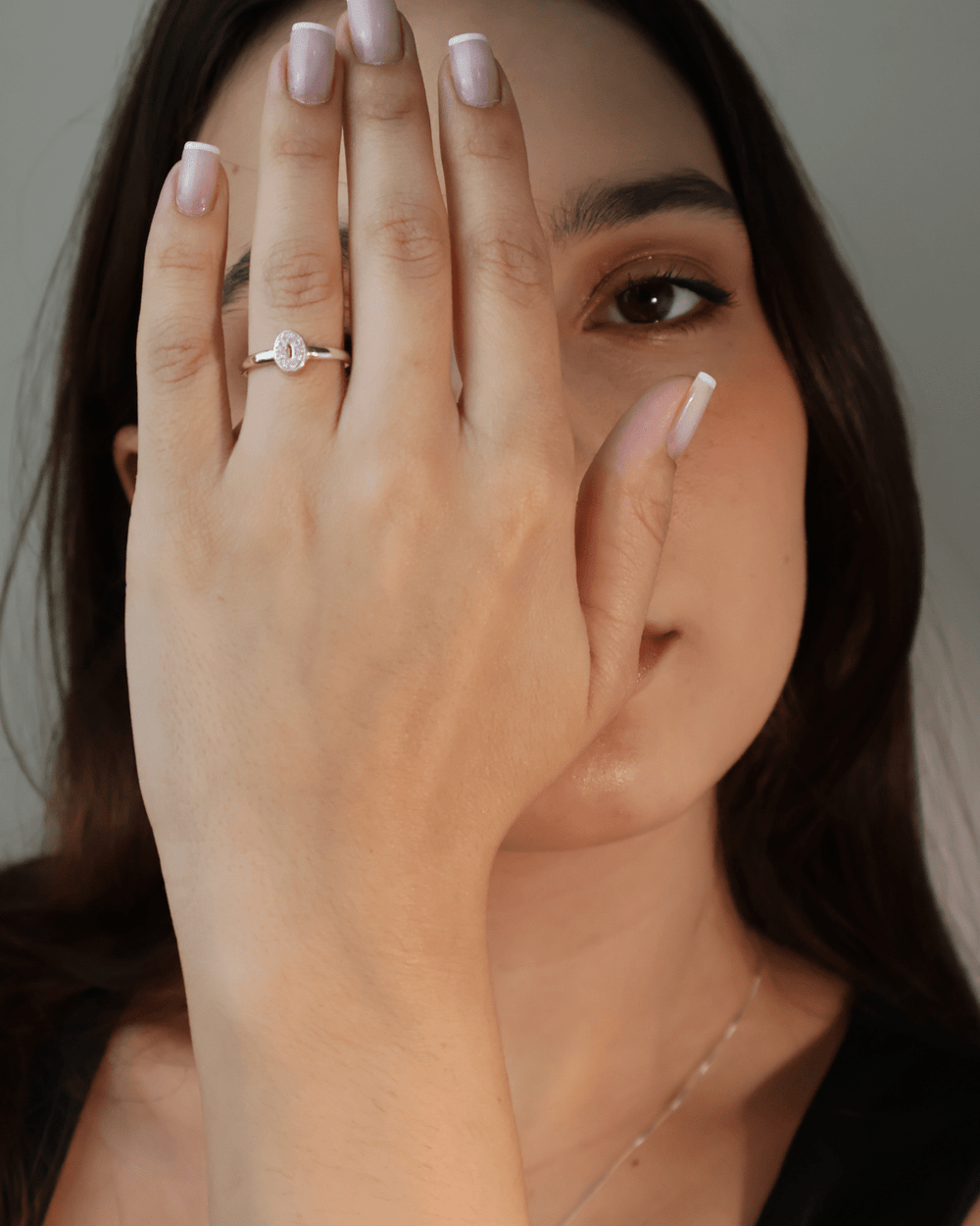 Anel Oval Cravejado com Zircônias Prata 925 - Karina Pratas