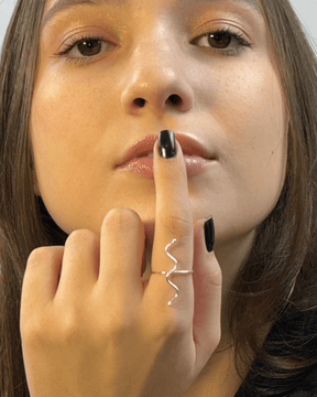 Anel Regulável Fio Ondulado em Prata 925 - Karina Pratas