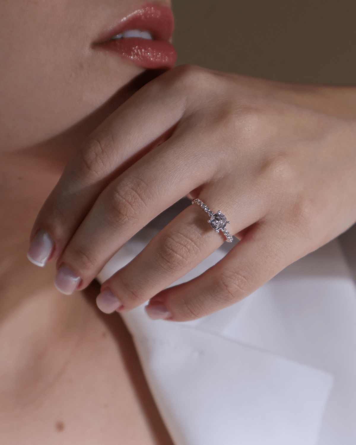 Anel Solitário Cravejado Caixa Alta Prata 925 - Karina Pratas