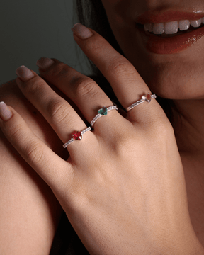 Anel Solitário Meia Aliança Coração Prata 925 - Karina Pratas