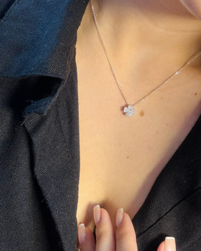 Colar De Prata Trevo Cravejado Sorte e Elegância em Prata