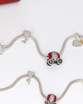 Berloque Carruagem Vermelha Em Prata 925 - Karina Pratas