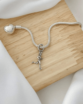 Berloque Corredora em Prata 925 - Karina Pratas