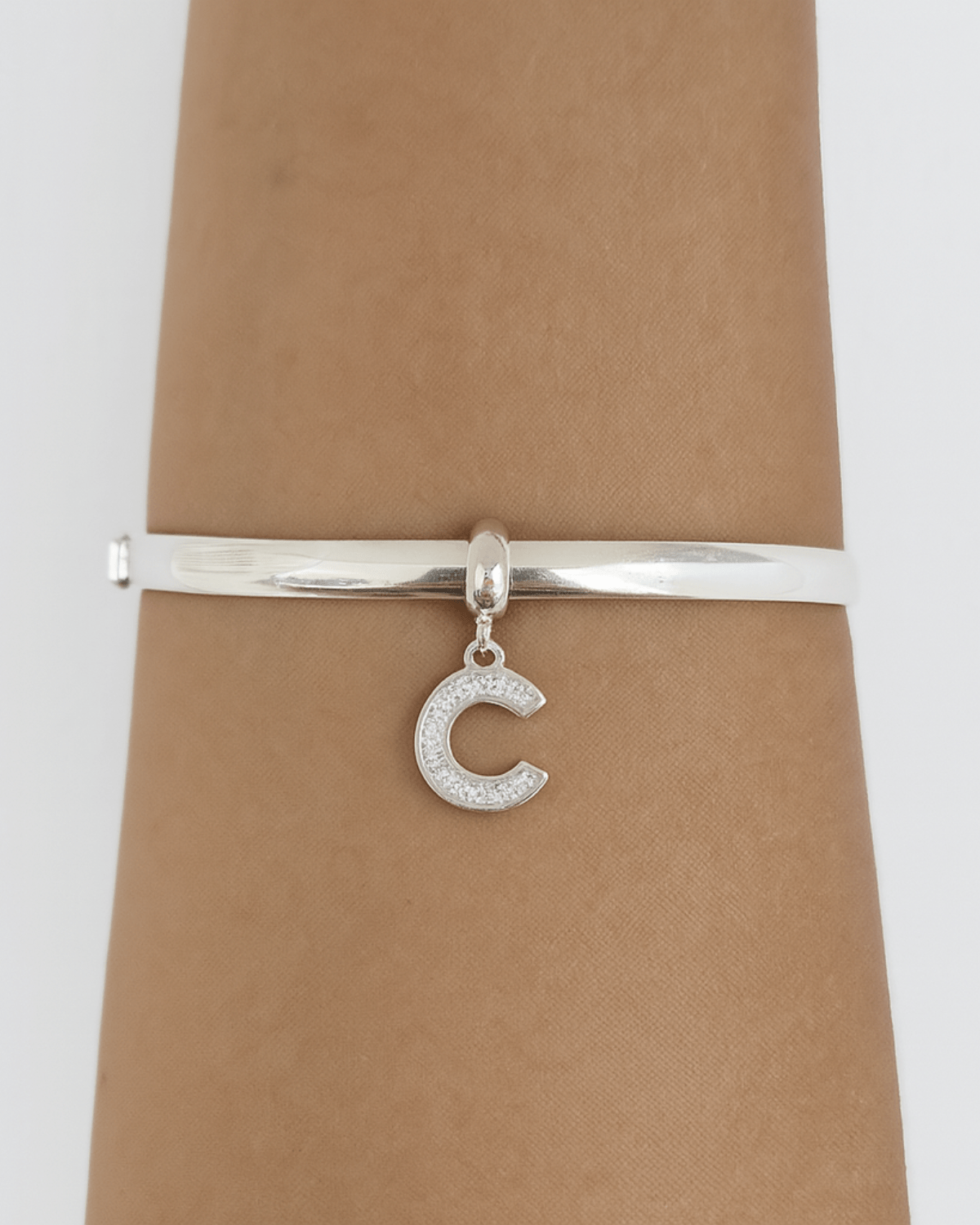 Berloque letras Cravejada Prata 925 - Karina Pratas