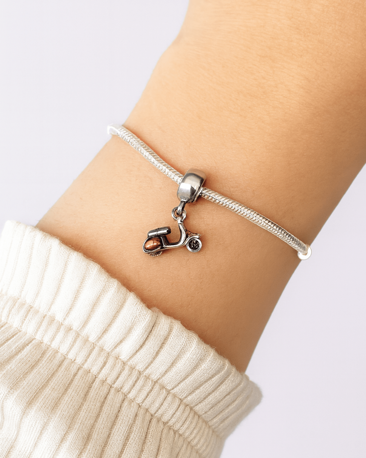 Berloque Moto Lambreta em Prata 925 - Karina Pratas