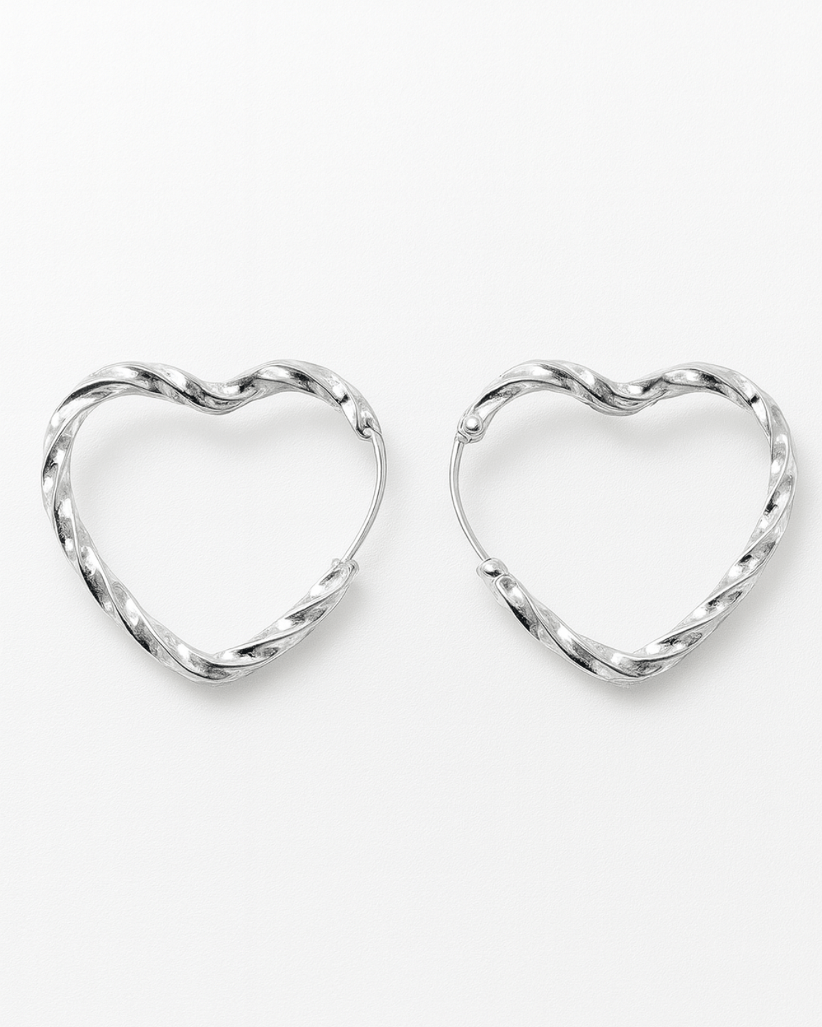Brinco Argola Coração Torcido em Prata 925 - Karina Pratas