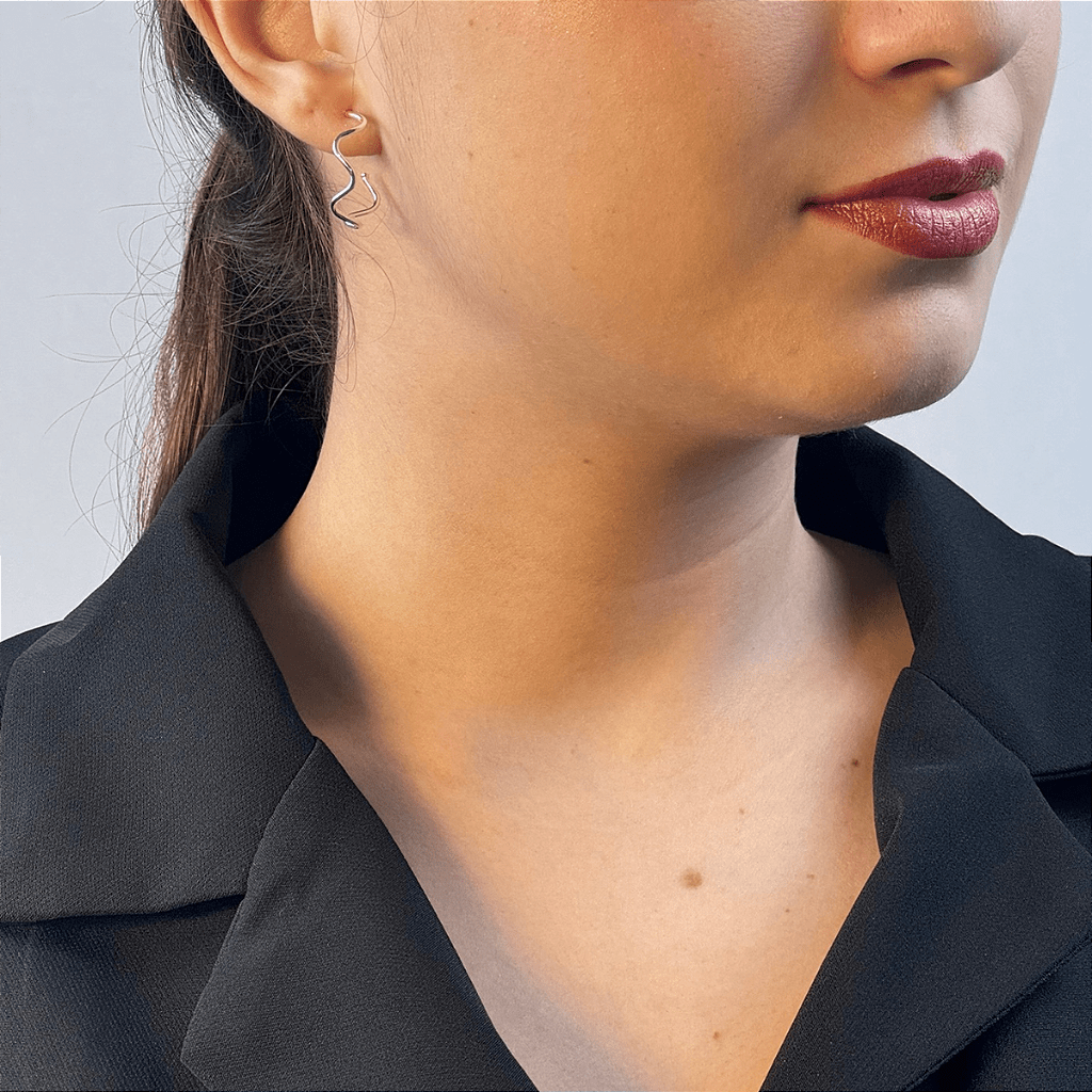 Brinco Fio Ondulado em Prata 925 - Karina Pratas