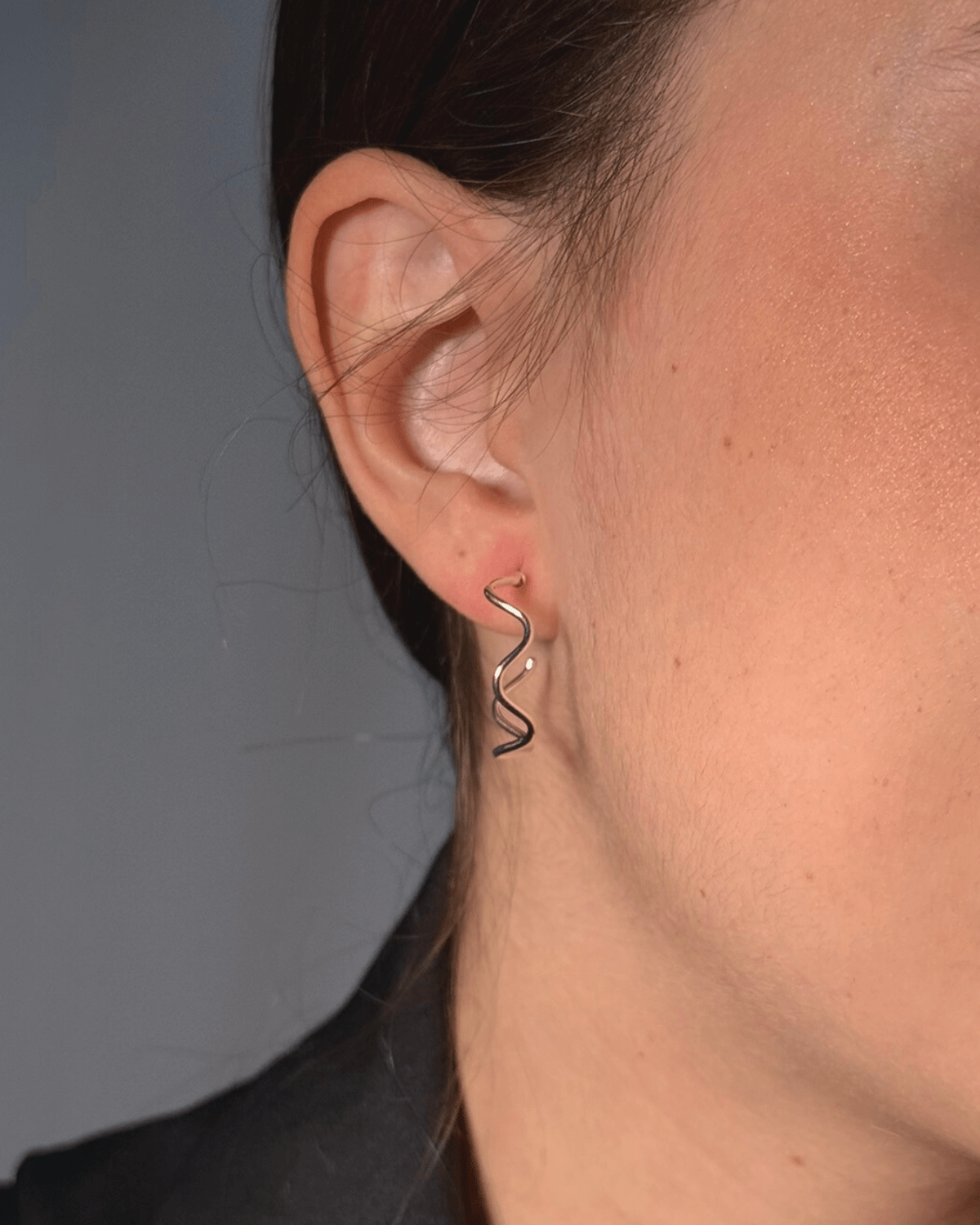 Brinco Fio Ondulado em Prata 925 - Karina Pratas