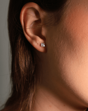 Brinco Ponto de Luz Quadrado em Prata 925 - Karina Pratas