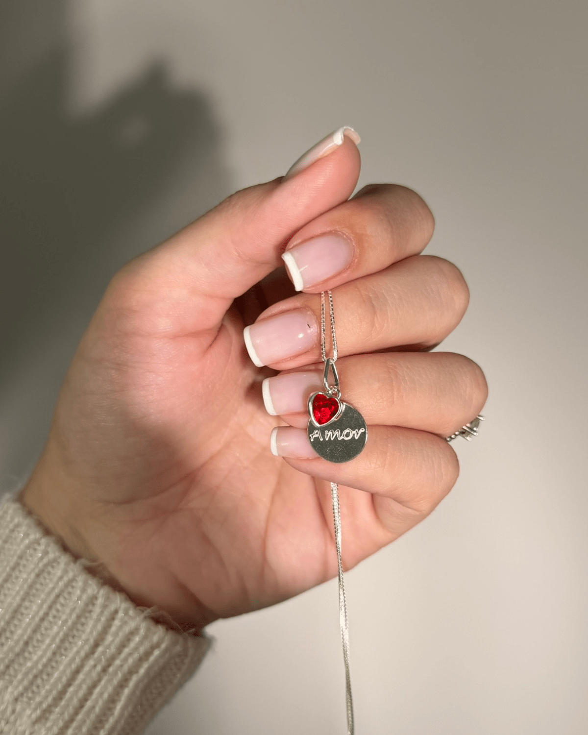 Colar Medalha Amor Ponto de Luz Vermelho em Prata 925 - Karina Pratas