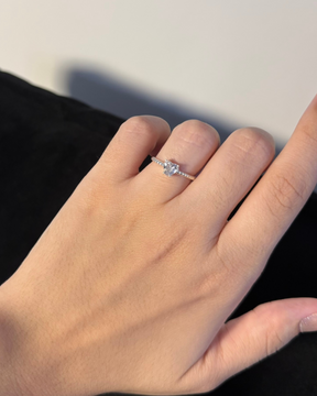 Anel De Prata Coração com Ponto de Luz Elegância e Romance