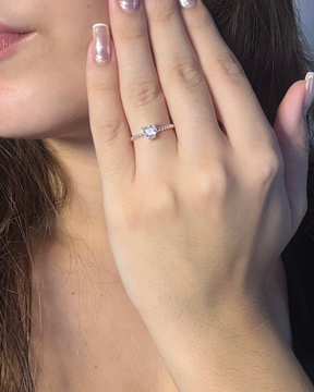 Anel De Prata Coração com Ponto de Luz Elegância e Romance