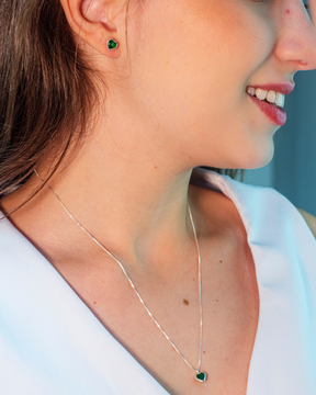 Conjunto Colar e Brinco Ponto de Luz Coração Esmeralda de Prata 925