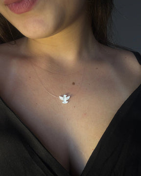 Colar Espírito Santo de Madrepérola no fio de nylon