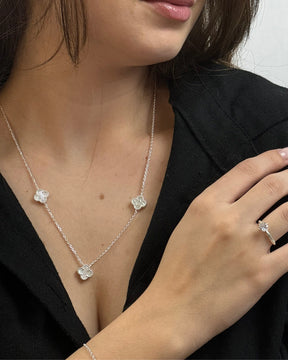 Choker Trevo cravejado em Cristal Prata 925