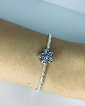 Berloque De Prata Flor Cravejada Encanto Floral Em Prata 925