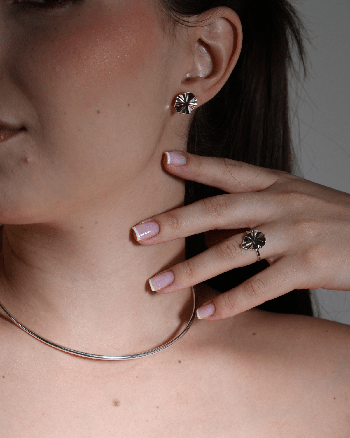 Kit Choker Rígida + Brinco Redondo Abaulado em Prata 925 - Karina Pratas